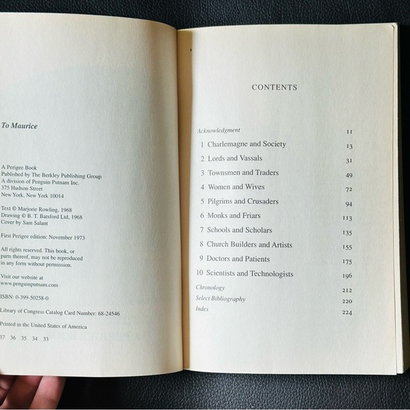 Life in Medieval Times 🏰 Marjorie Rowling Paperback History Book - Picture 4 of 6